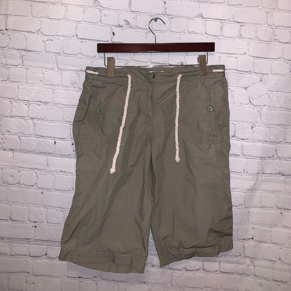 LOFT Pants - LOFT Dark Green & White Cargo shorts size 8